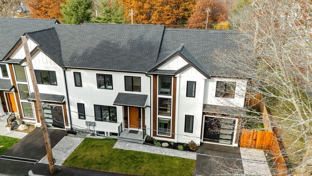 Attached, Exterior, Facade, Farmhouse