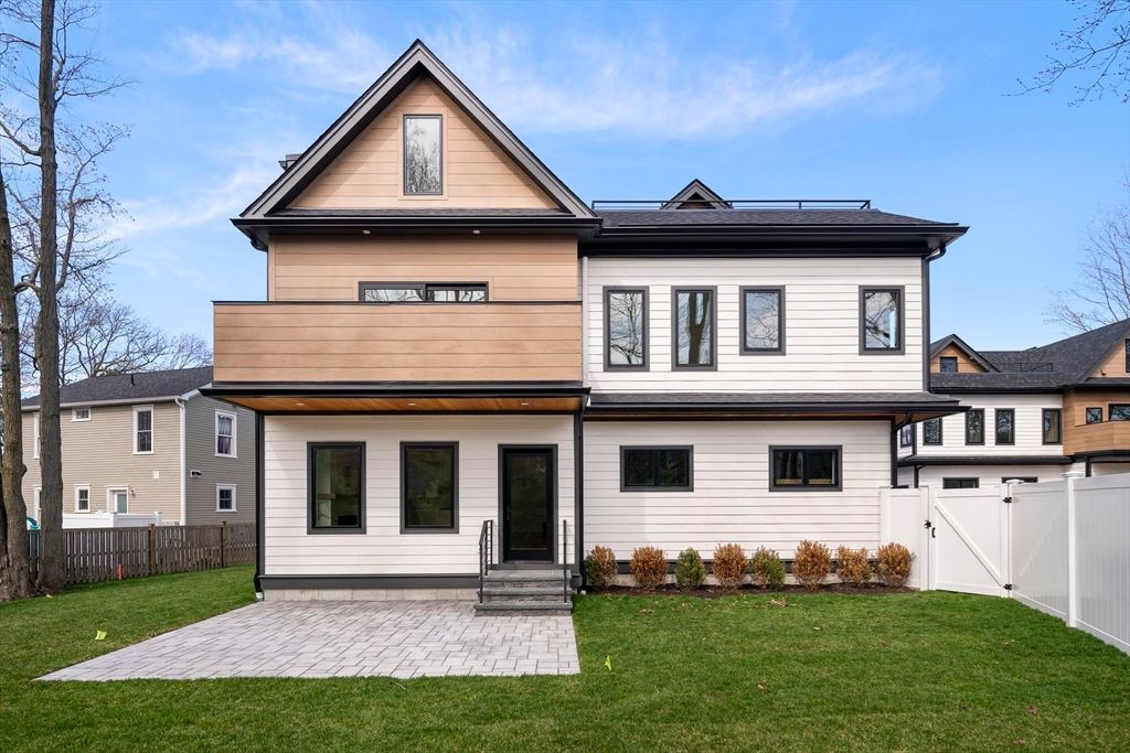 Exterior, Facade, Farmhouse