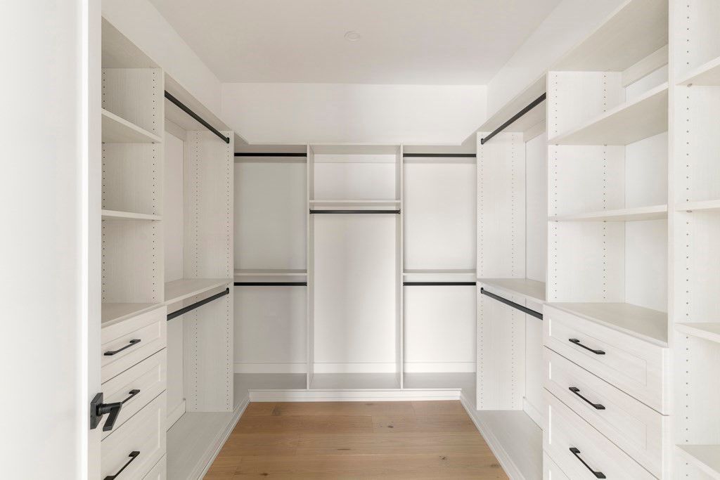 Interior, Walk-in Closets, Wood Texture Flooring