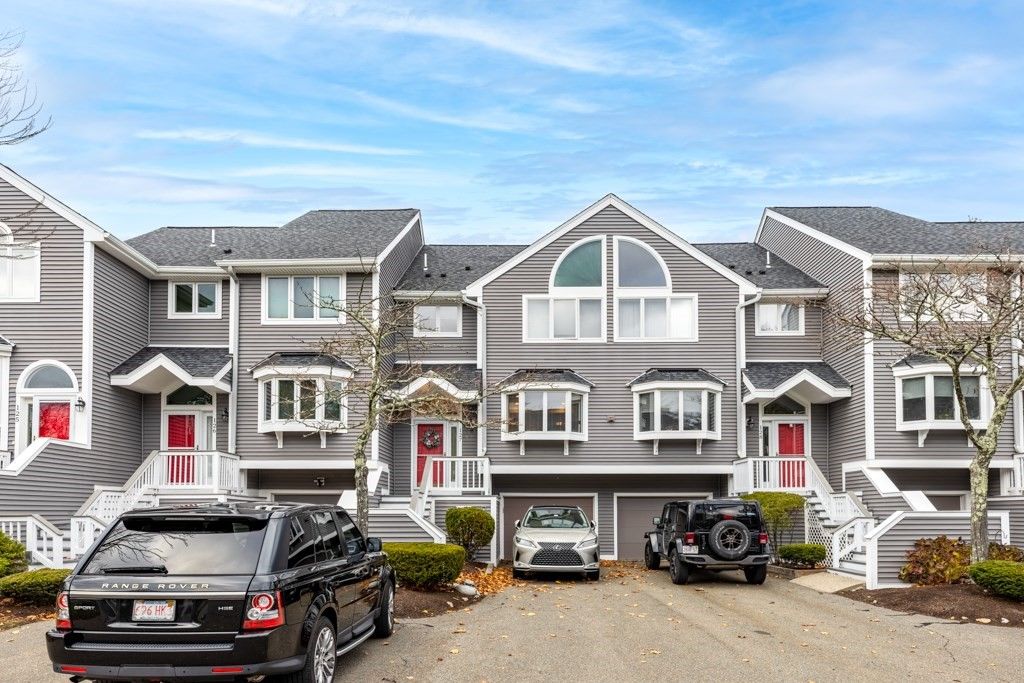 Exterior, Facade, Rowhouse