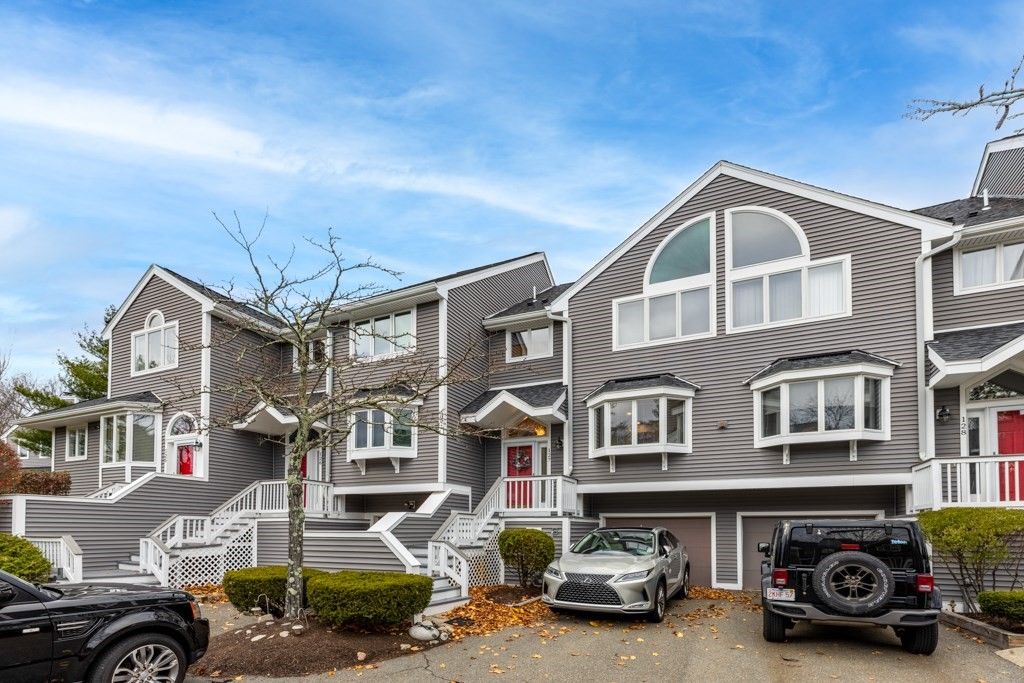 Exterior, Facade, Rowhouse