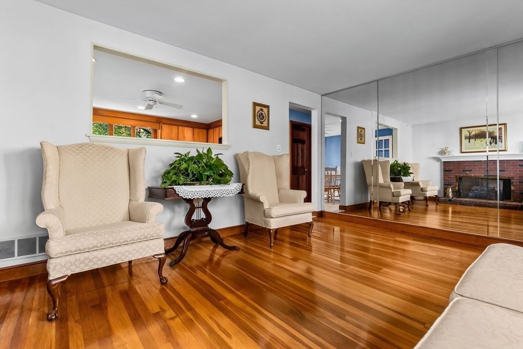 Fireplace, Interior, Living room, Pendant Lights, Recessed Lighting, Wood Texture Flooring