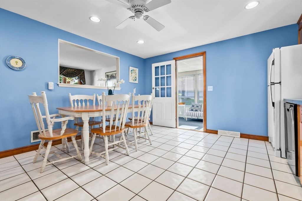 Dining room, Interior, Kitchen, Recessed Lighting