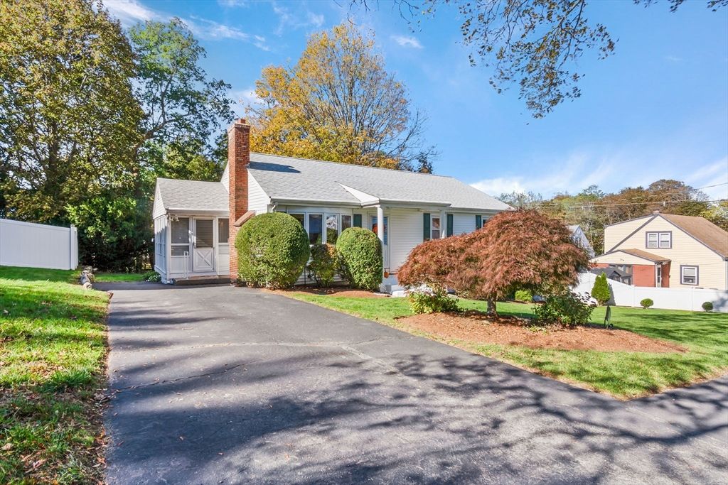 Exterior, Facade, Cape Cod