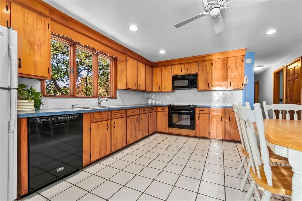 Dining room, Interior, Kitchen, Recessed Lighting