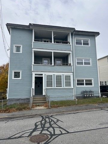 Exterior, Facade, Rowhouse