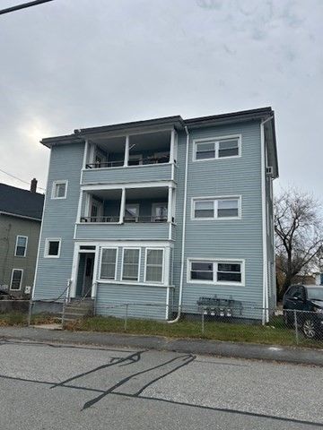 Exterior, Facade, Rowhouse