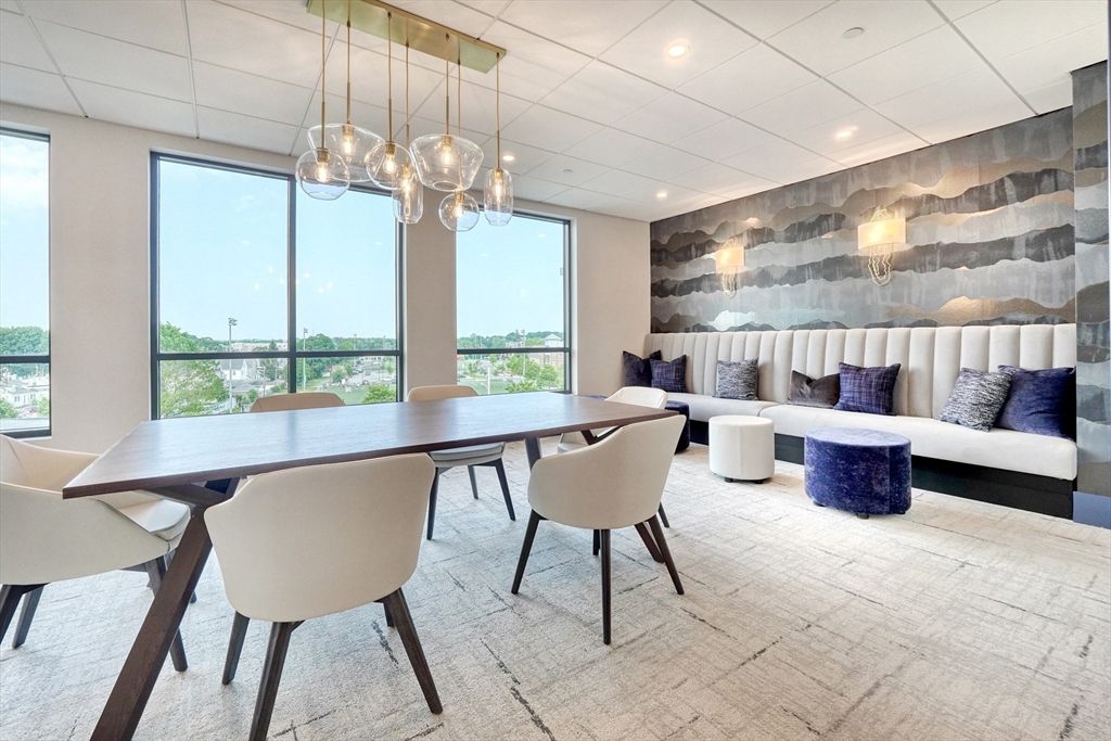 Dining room, Interior, Living room, Pendant Lights, Recessed Lighting