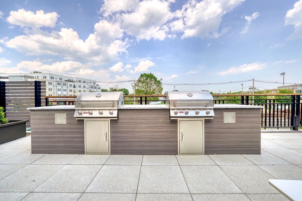 Exterior, Outdoor Kitchen