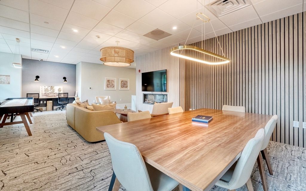 Dining room, Interior, Living room, Pendant Lights, Recessed Lighting