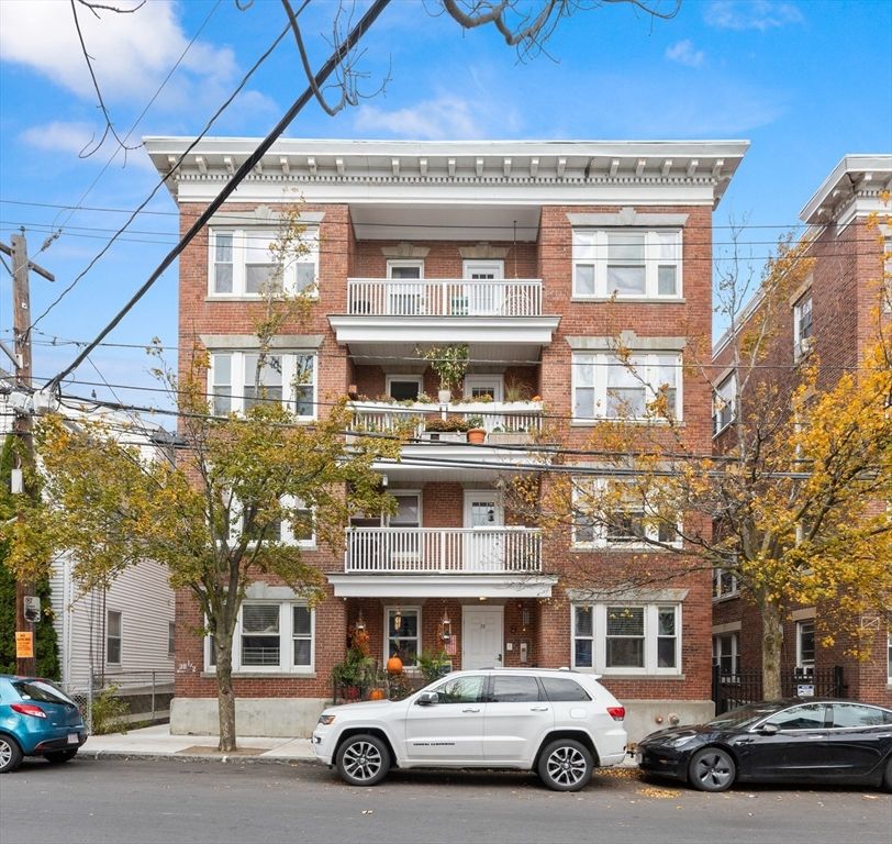 Exterior, Facade, Brick Facade, Rowhouse