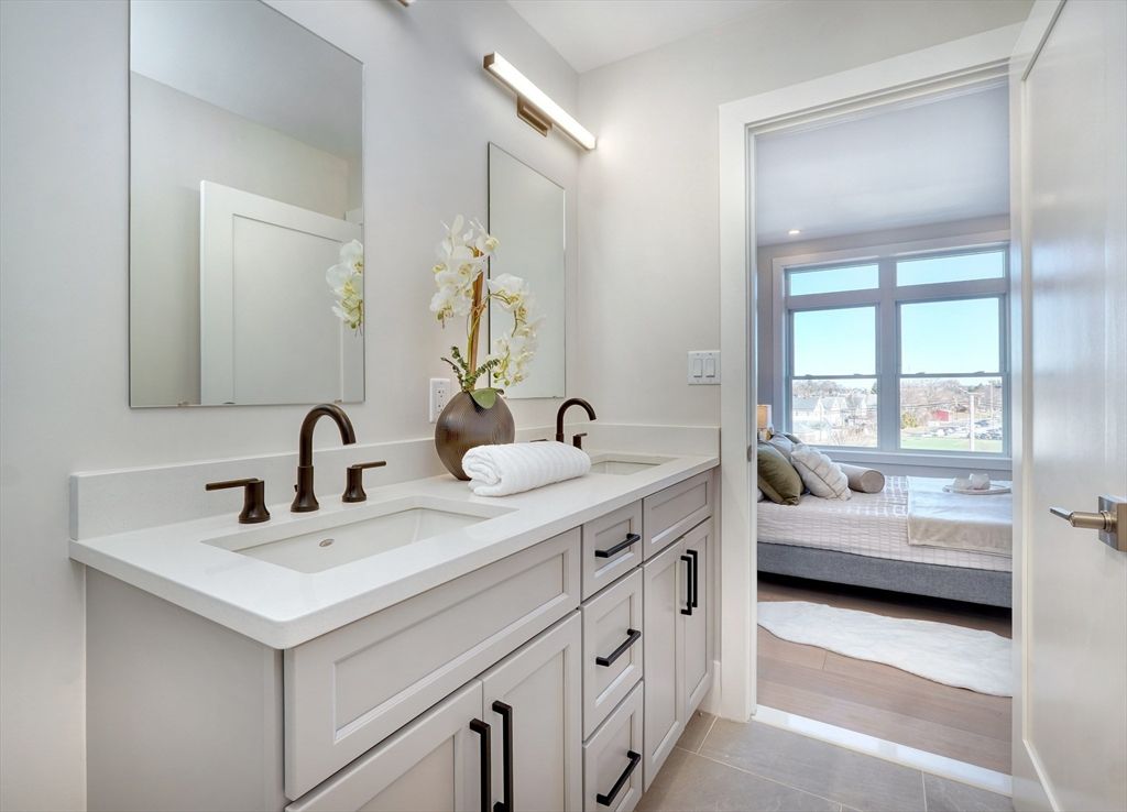 Bathroom, Bedroom, Dual Sink Vanities, Interior