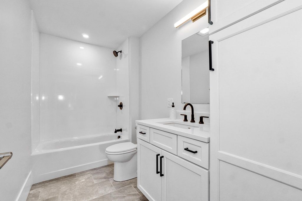 Bathroom, Interior, Recessed Lighting