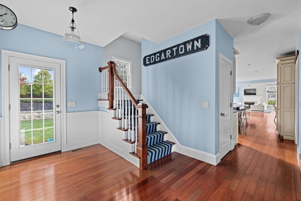 Interior, Pendant Lights, Recessed Lighting, Wood Texture Flooring