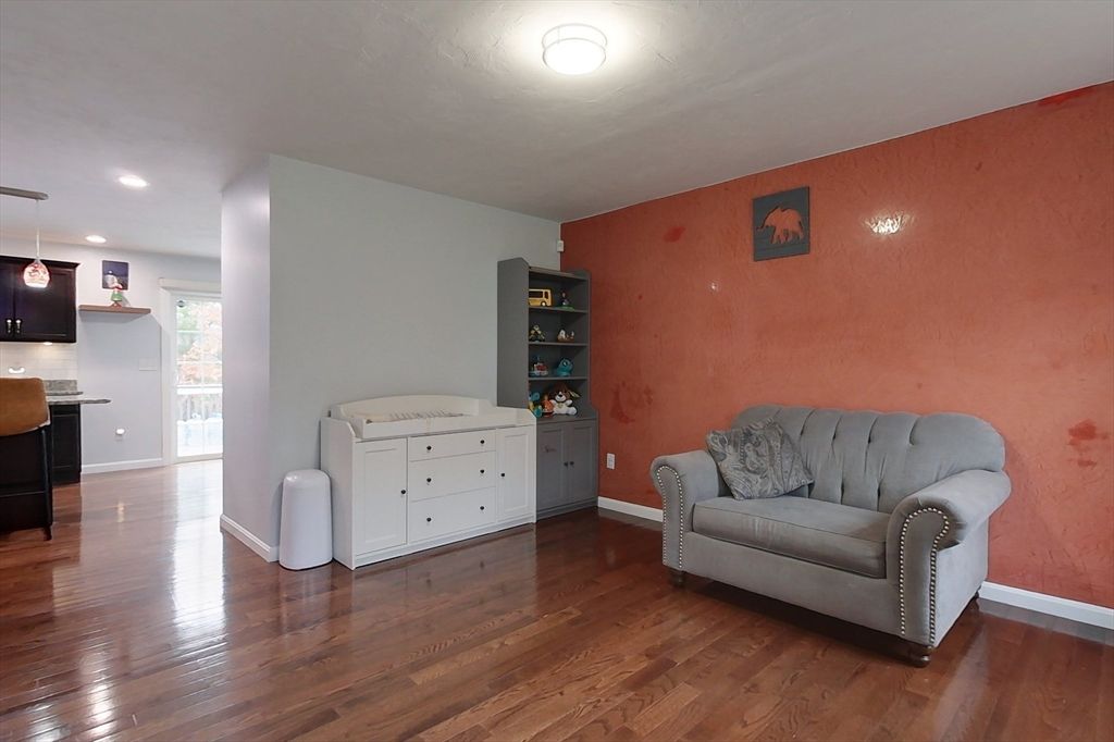 Interior, Pendant Lights, Recessed Lighting, Wood Texture Flooring