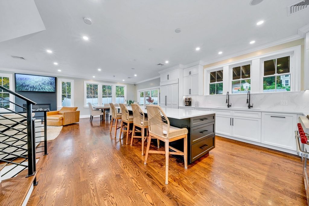 Dining room, Interior, Kitchen, Recessed Lighting, Wood Texture Flooring