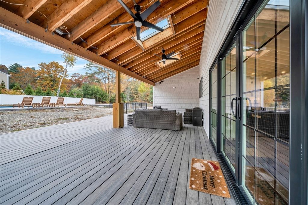 Exterior, Wooden Beams