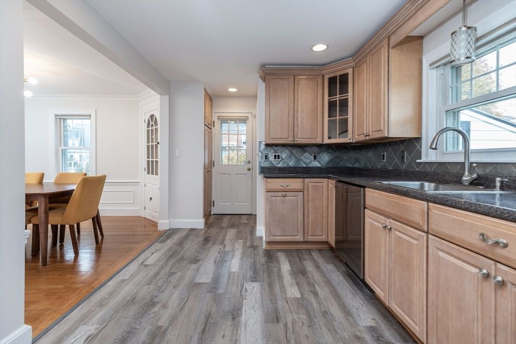 Dining room, Interior, Kitchen, Pendant Lights, Recessed Lighting, Wood Texture Flooring