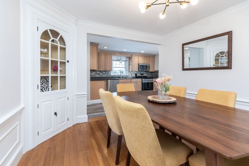 Dining room, Interior, Kitchen, Recessed Lighting, Wood Texture Flooring