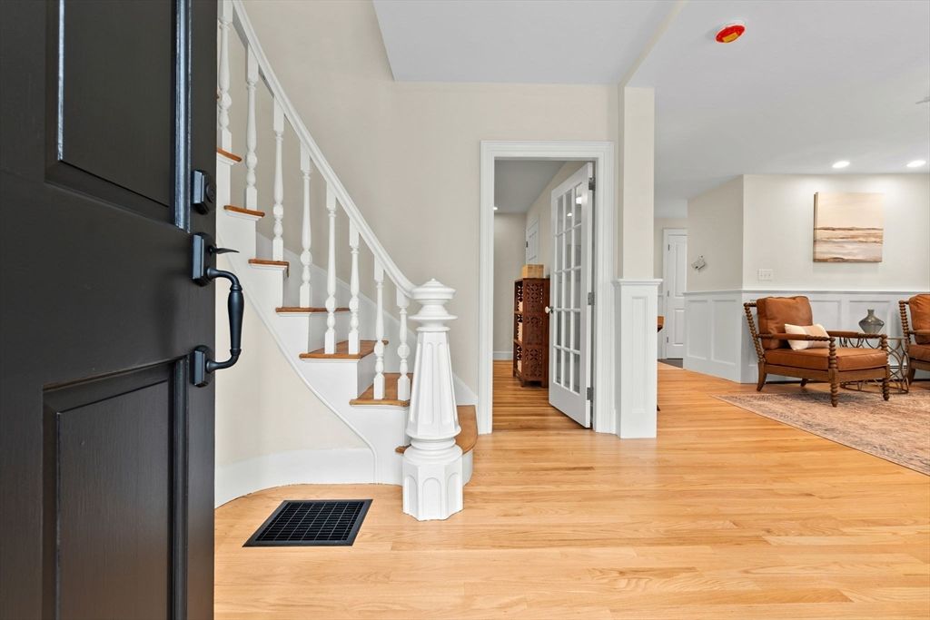 Interior, Recessed Lighting, Wood Texture Flooring