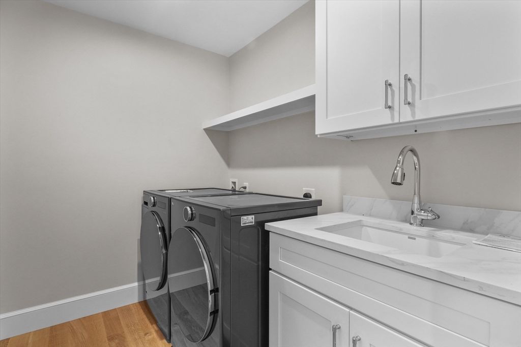 Interior, Washer, Wood Texture Flooring