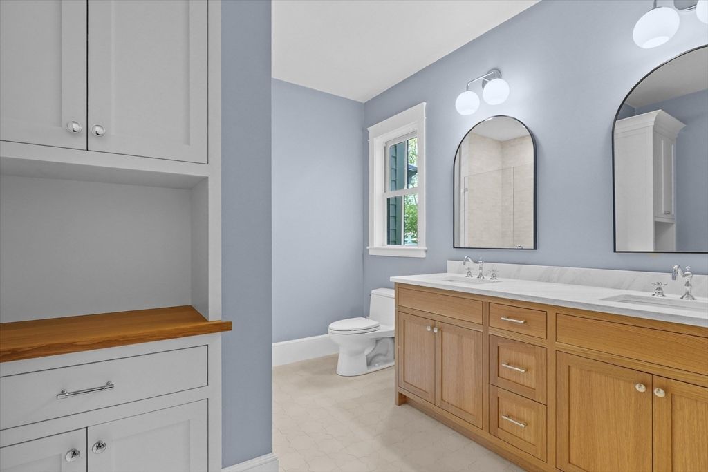Bathroom, Dual Sink Vanities, Interior