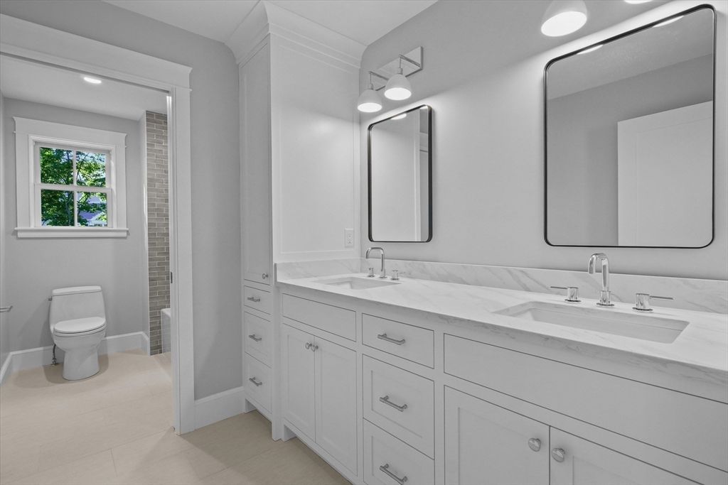 Bathroom, Dual Sink Vanities, Interior, Recessed Lighting