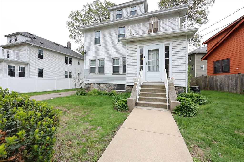 Exterior, Facade, American Foursquare