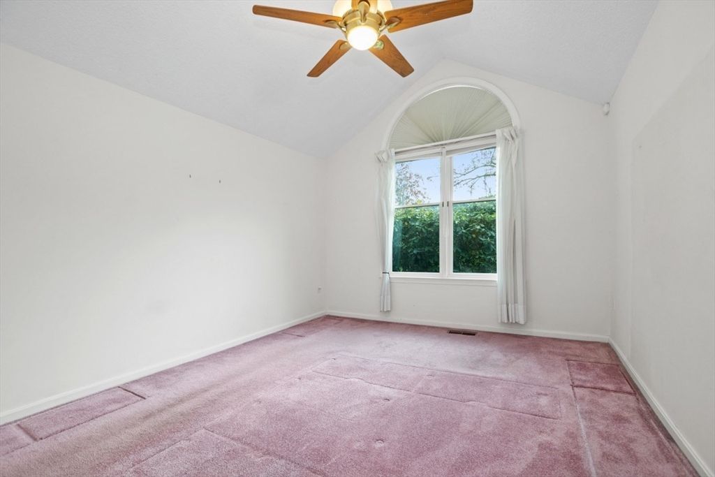 Empty room, Interior, Wooden Beams