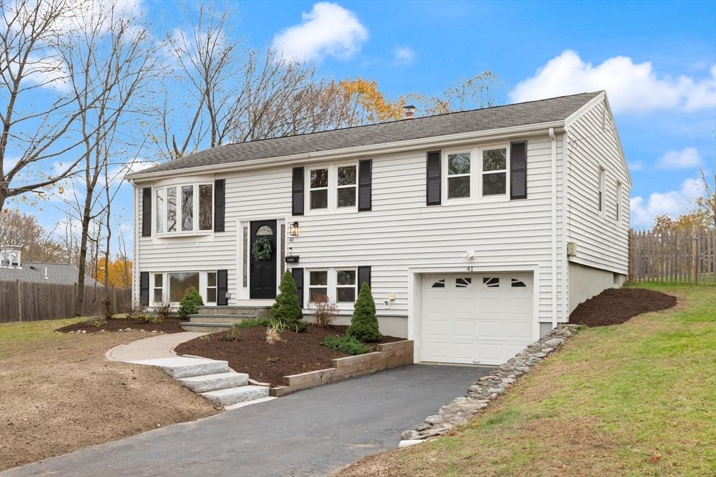 Attached, Exterior, Facade, Raised Ranch