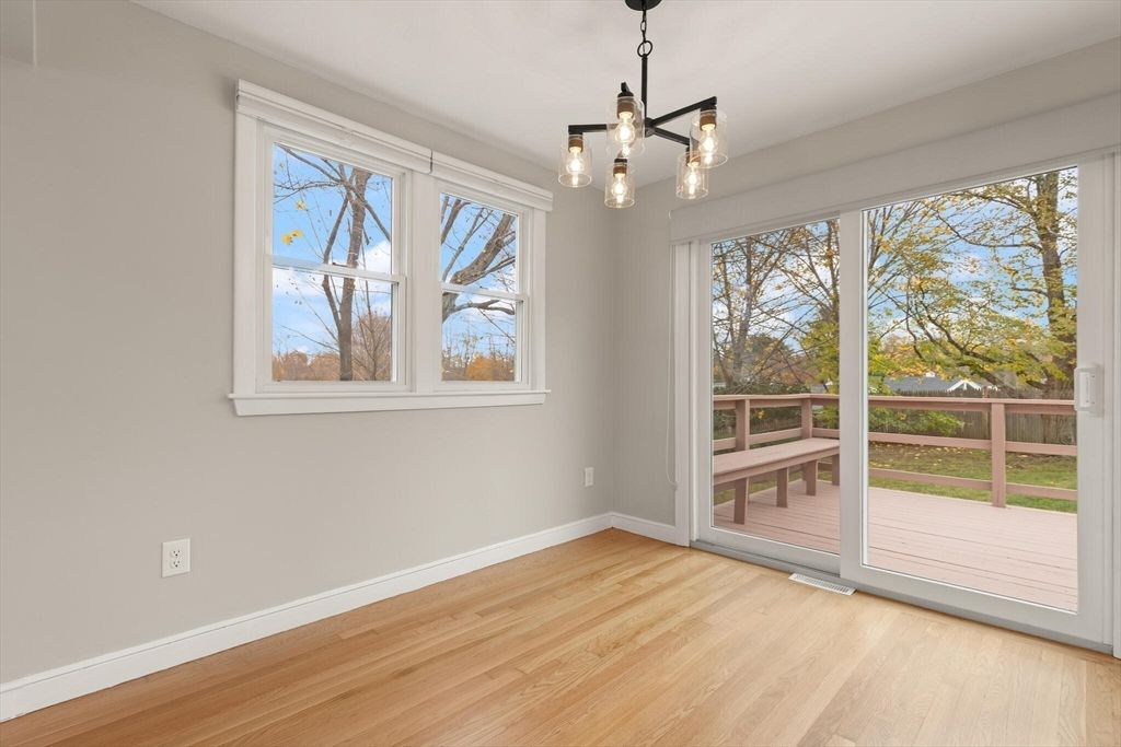 Empty room, Interior, Pendant Lights, Wood Texture Flooring