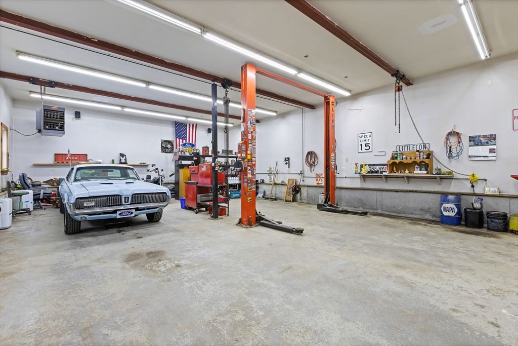 Garage, Interior