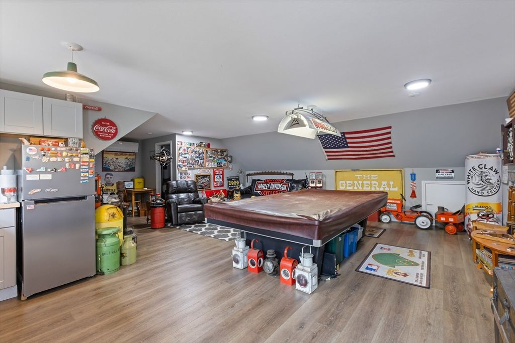 Billiard Table, Game Room, Interior, Recessed Lighting, Wood Texture Flooring