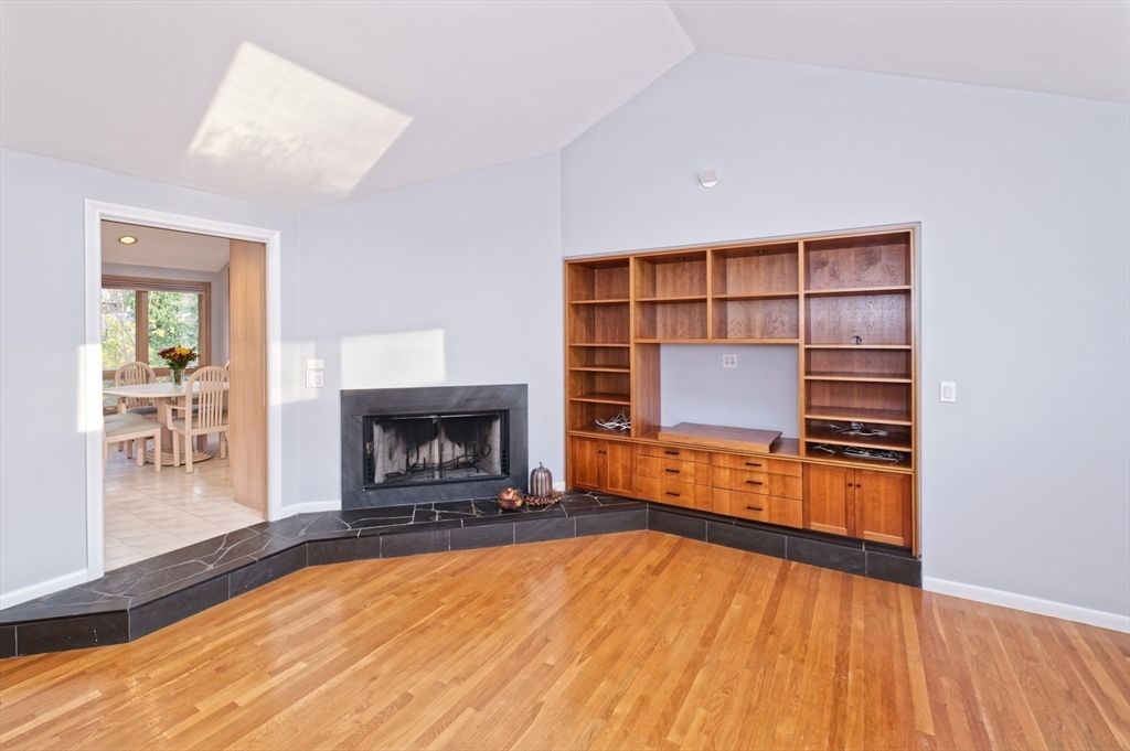 Dining room, Fireplace, Interior, Recessed Lighting, Wood Texture Flooring