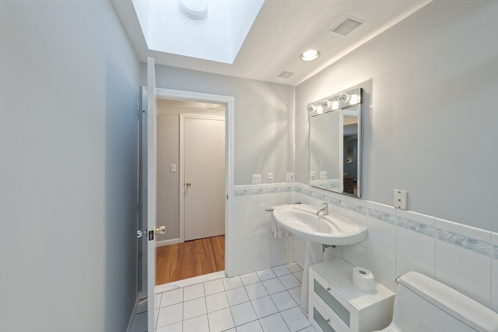 Bathroom, Interior, Recessed Lighting, Wood Texture Flooring