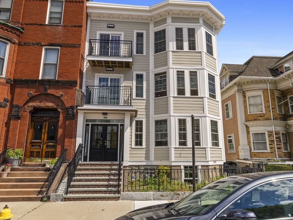 Exterior, Facade, Brick Facade, Rowhouse