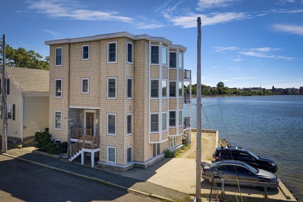 Exterior, Facade, Water, Rowhouse