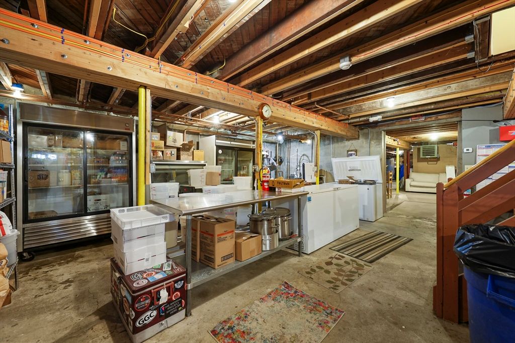 Interior, Washer, Wooden Beams