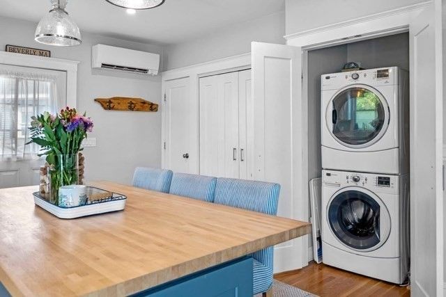 Interior, Utility Closets, Washer, Wood Texture Flooring