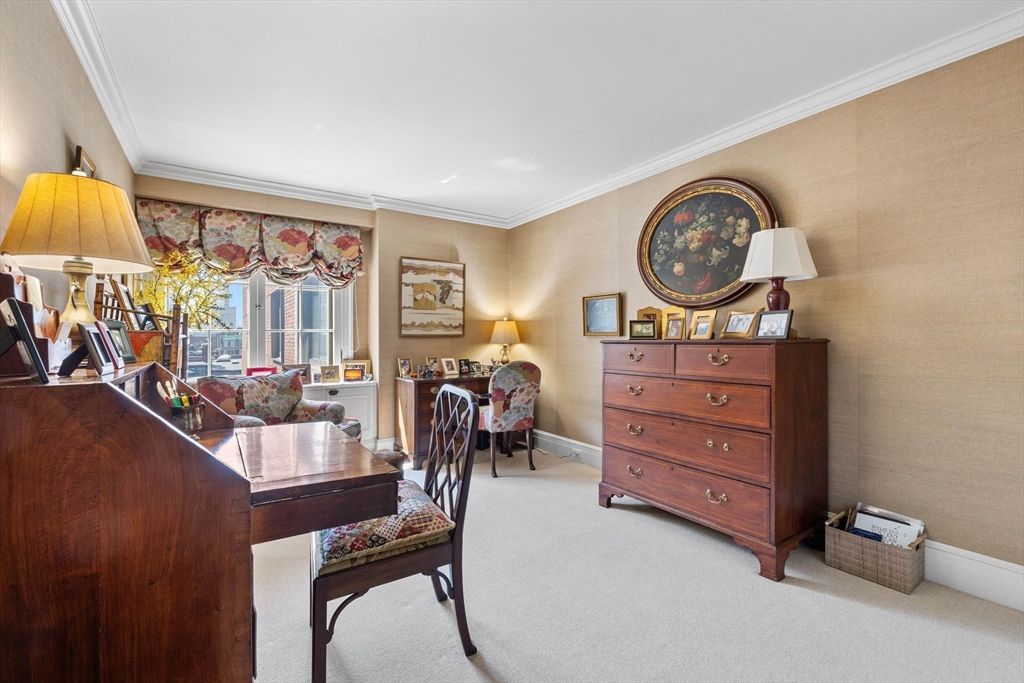 Home Office, Interior