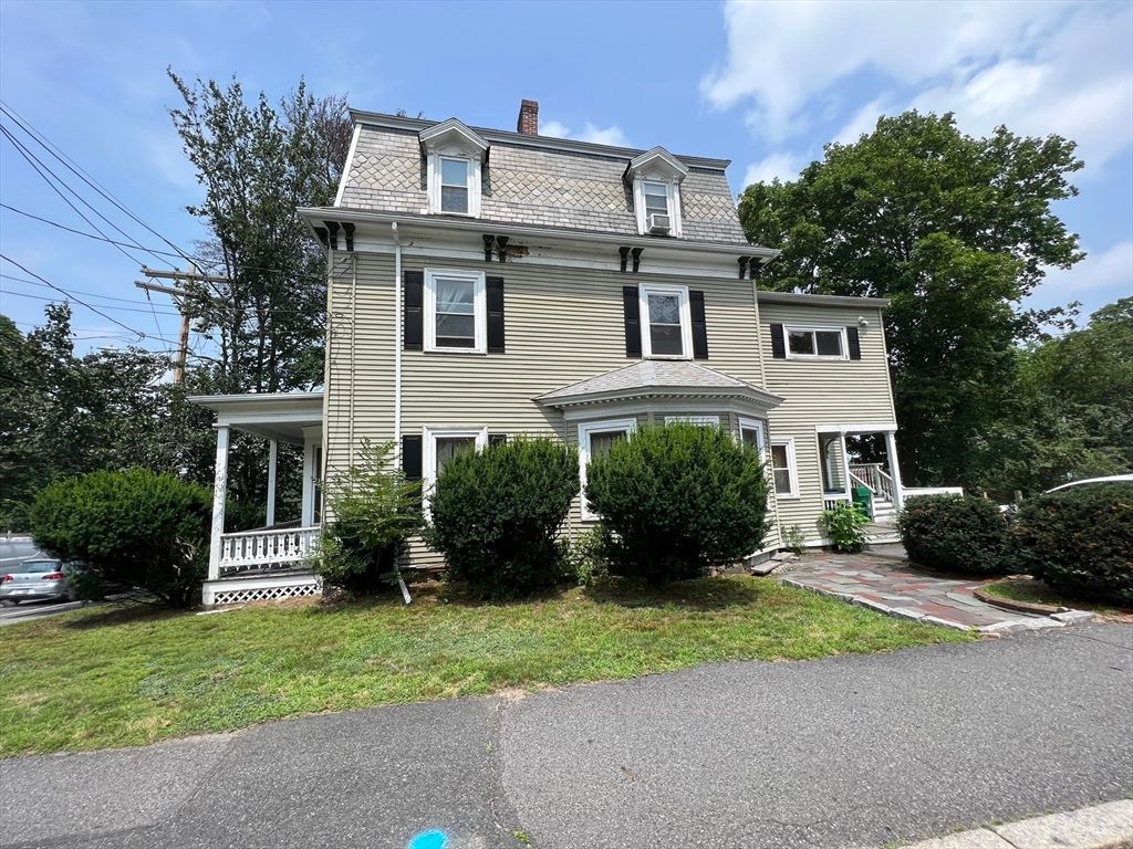 Exterior, Facade, American Foursquare