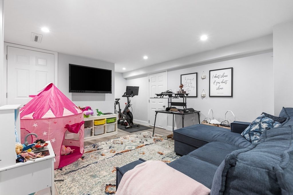 Fitness Equipment, Interior, Living room, Recessed Lighting