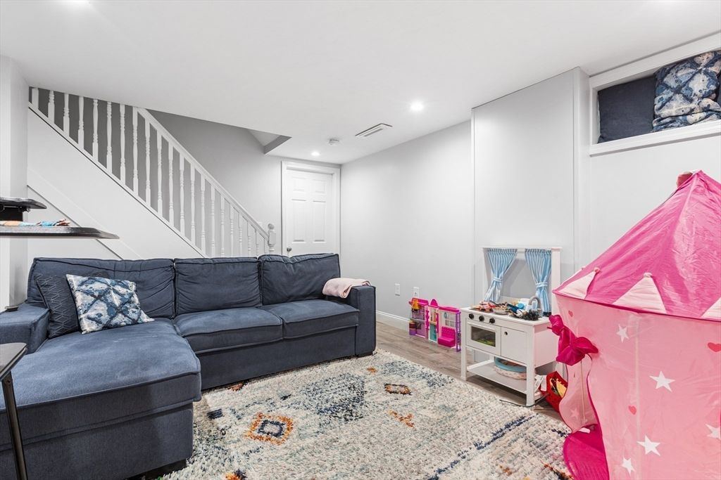 Interior, Recessed Lighting, Wood Texture Flooring