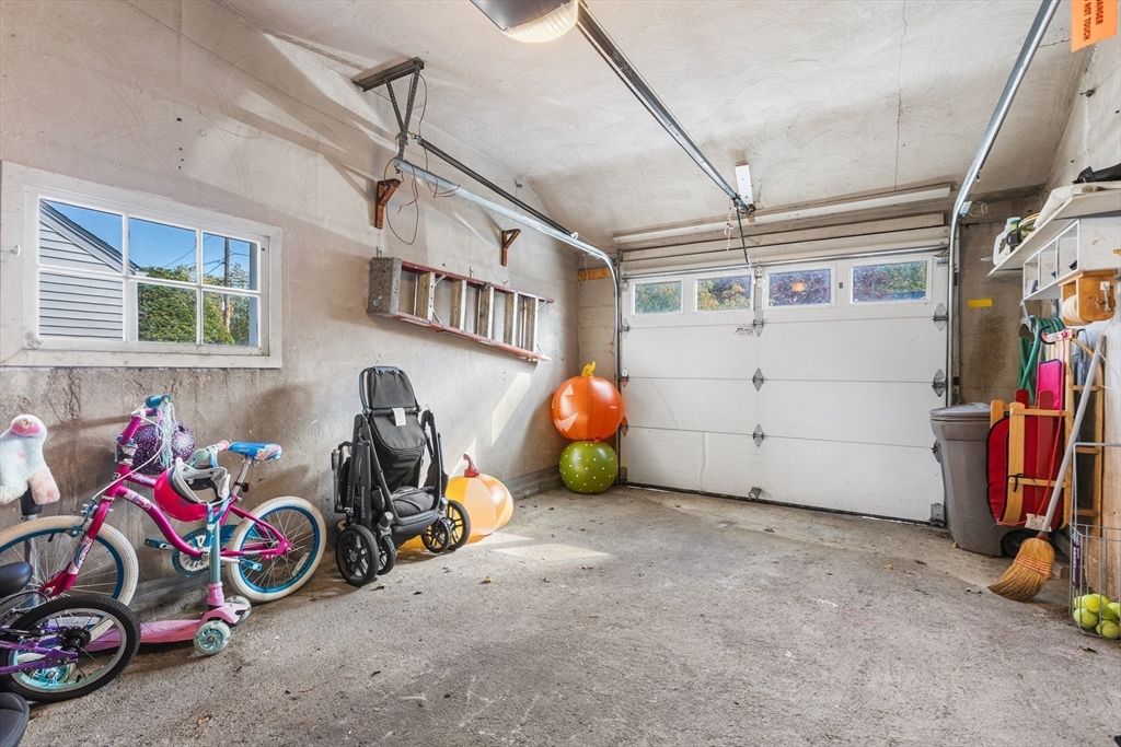 Garage, Interior