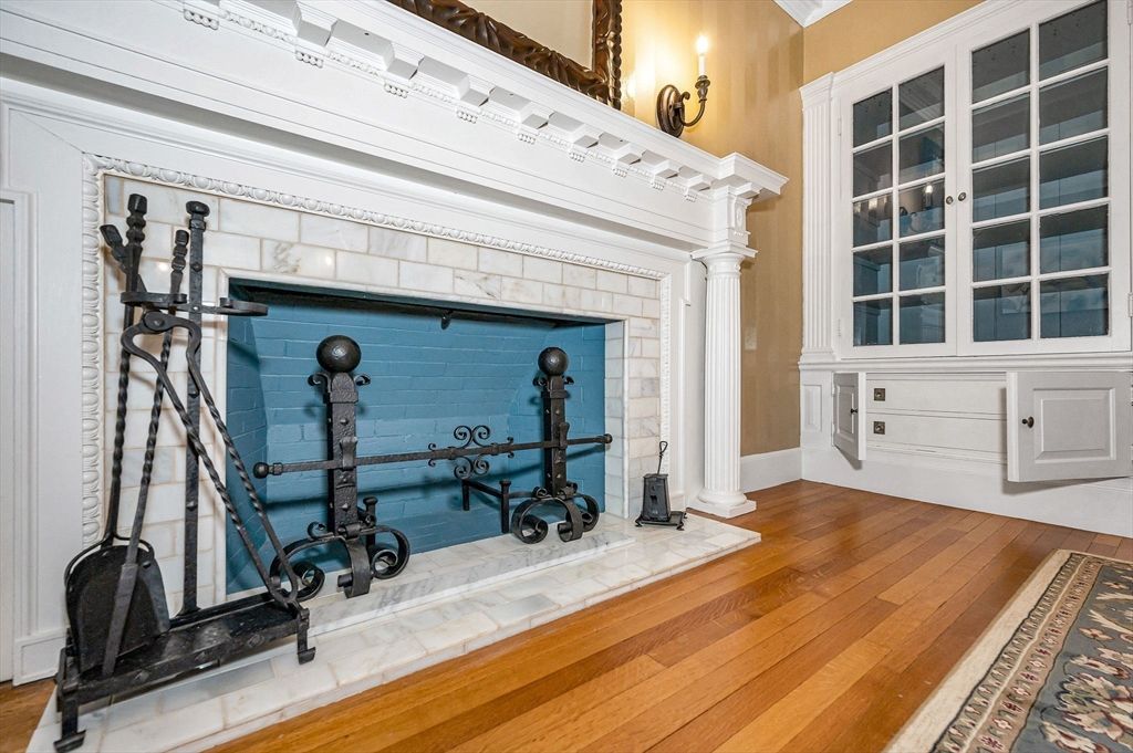 Fireplace, Fitness Equipment, Interior, Wood Texture Flooring