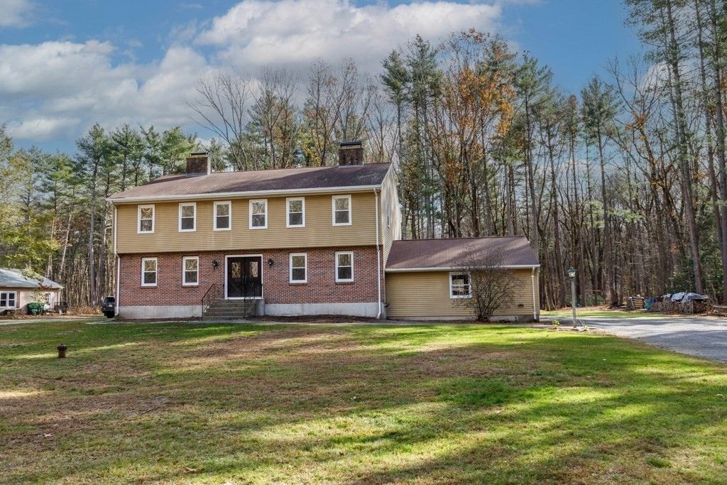 Attached, Backyard, Exterior, Facade, Brick Facade, Georgian