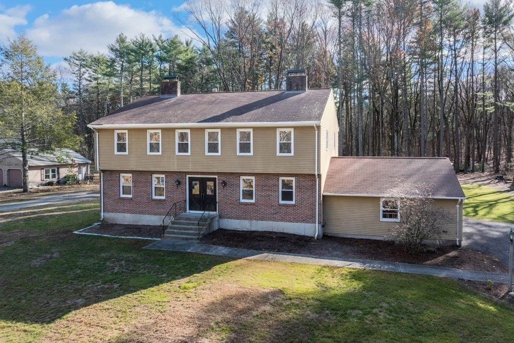 Exterior, Facade, Brick Facade, Georgian