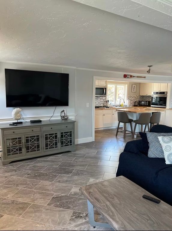 Dining room, Interior, Kitchen, Living room, Stainless Steel Appliances