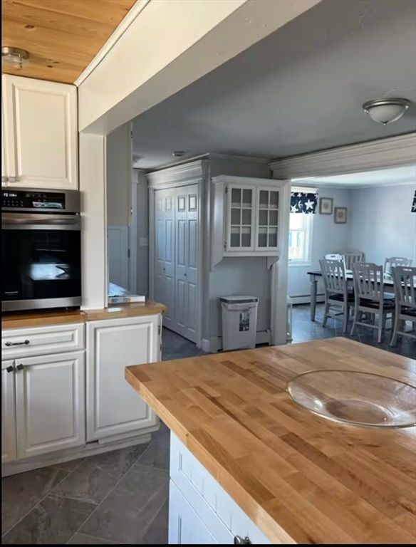 Dining room, Interior, Kitchen, Stainless Steel Appliances, Wooden Ceilings