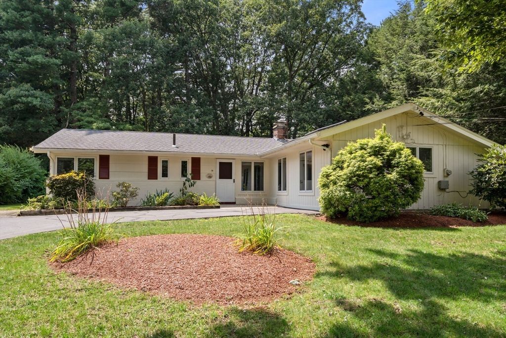 Backyard, Exterior, Facade, Ranch